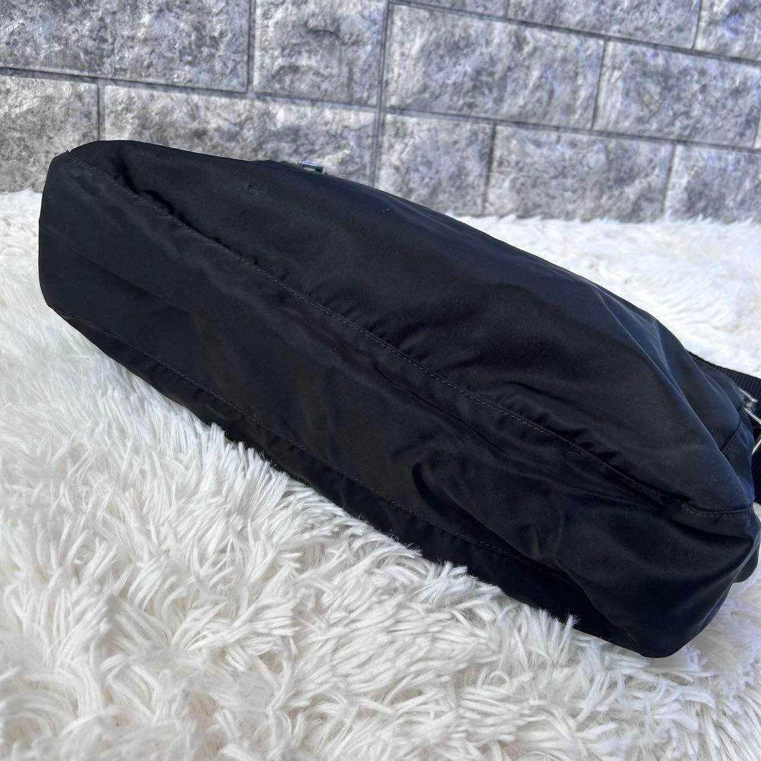 美品★PRADA ブラック ショルダーバッグ 斜め掛け可能 黒 ナイロン