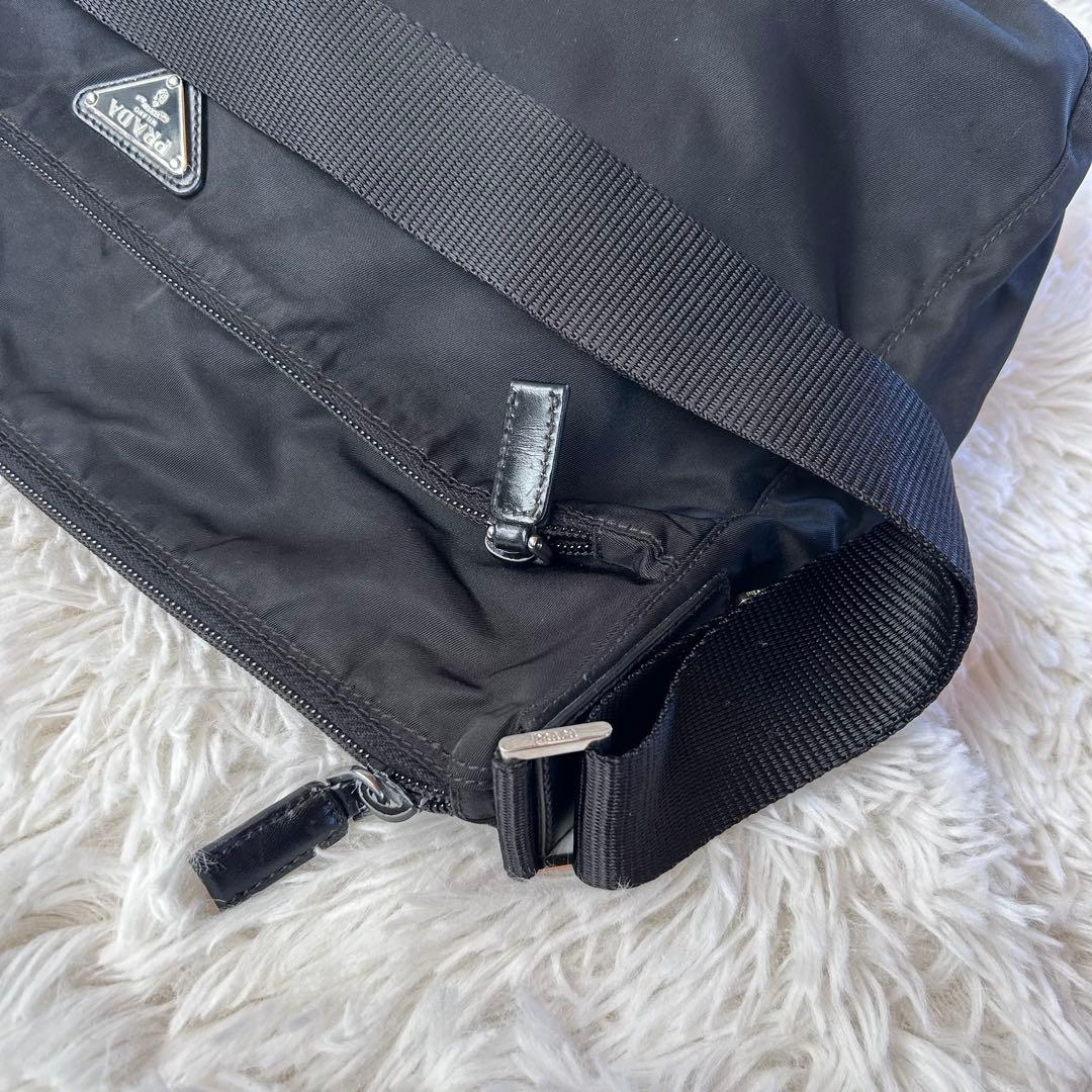 美品★PRADA ブラック ショルダーバッグ 斜め掛け可能 黒 ナイロン
