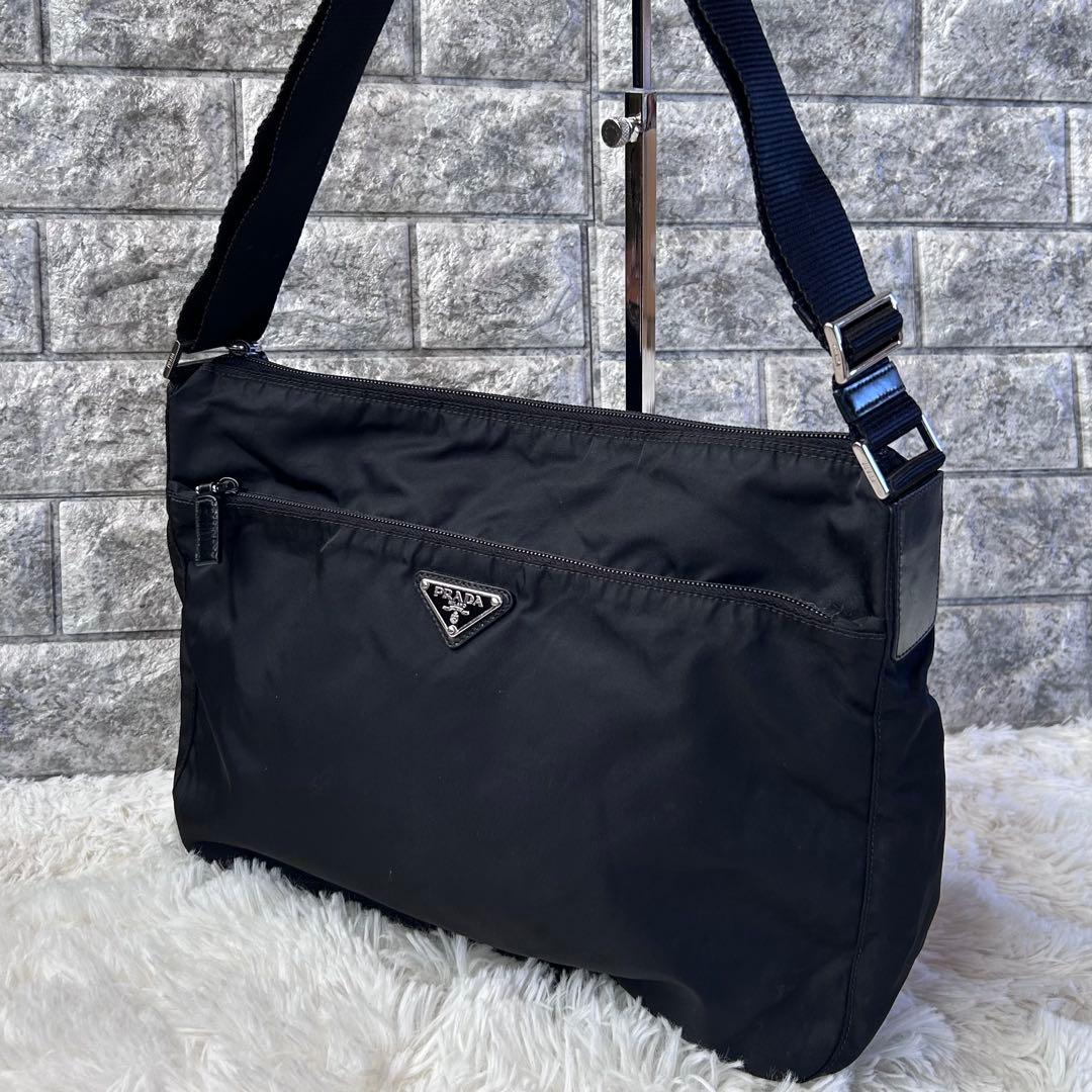 美品★PRADA ブラック ショルダーバッグ 斜め掛け可能 黒 ナイロン