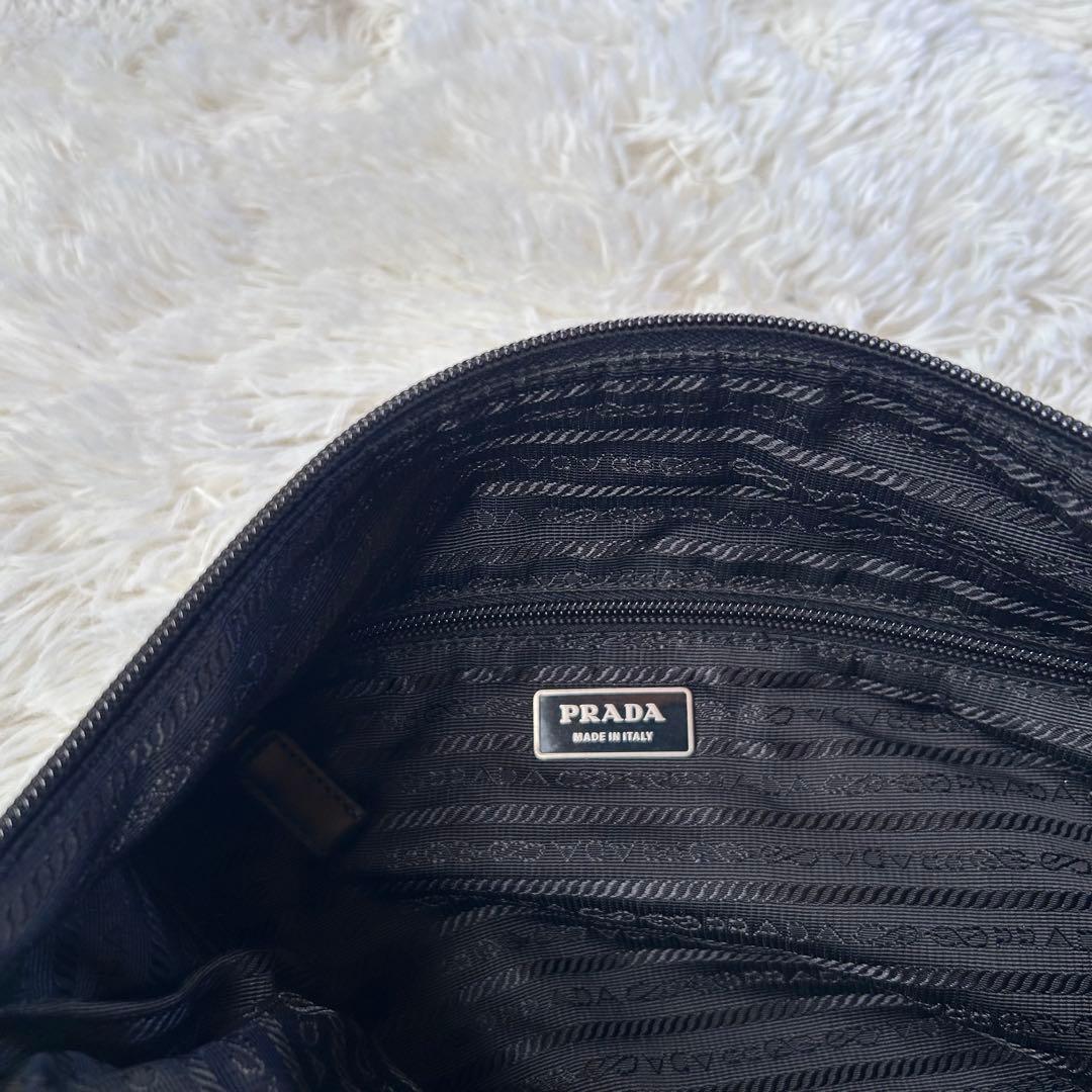 美品★PRADA ブラック ショルダーバッグ 斜め掛け可能 黒 ナイロン