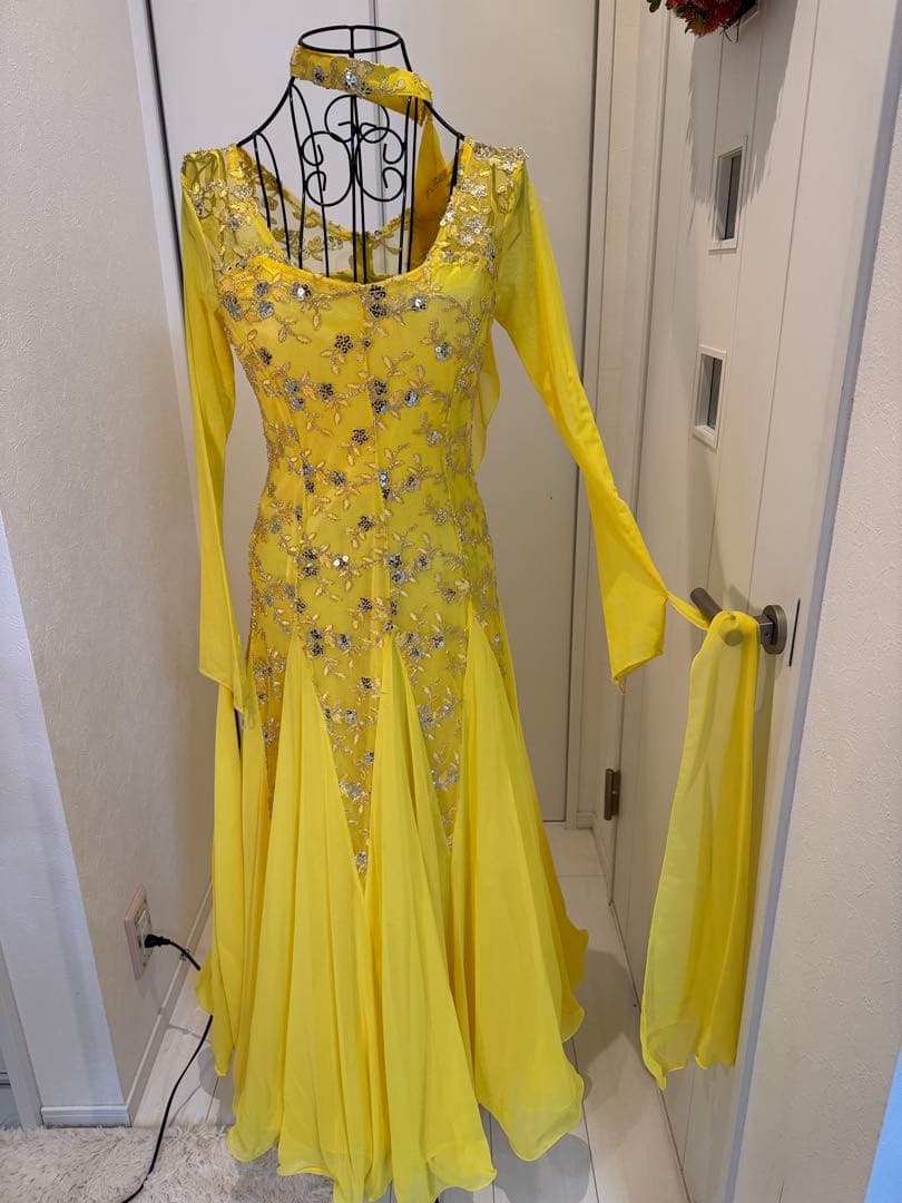 ダンスドレス 黄色　ビーズ刺繍付き
