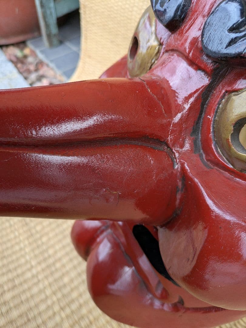 大迫力の天狗面　木製品　壁飾り　程度の良い中古品