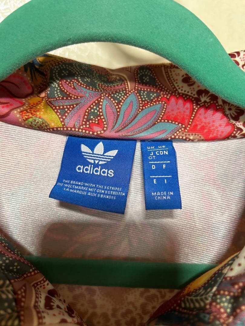 adidas オリジナルス ボタニカル 花柄ジャージ