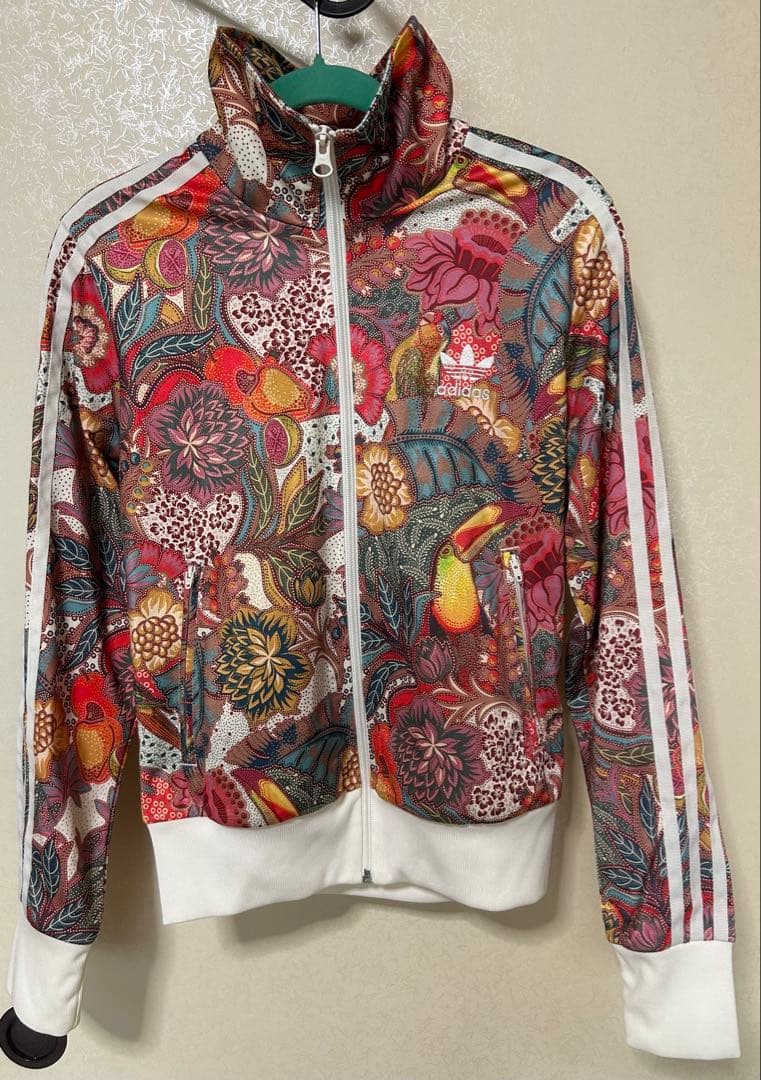 adidas オリジナルス ボタニカル 花柄ジャージ