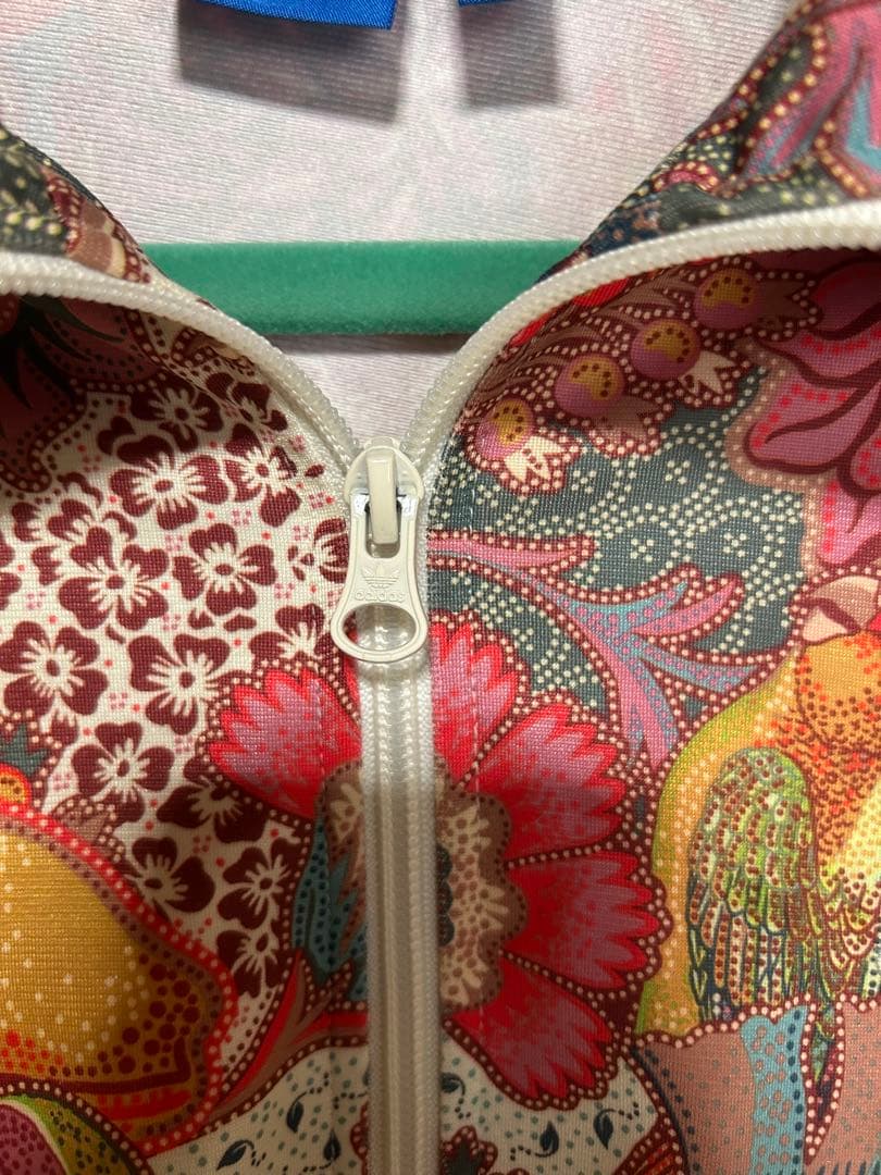 adidas オリジナルス ボタニカル 花柄ジャージ