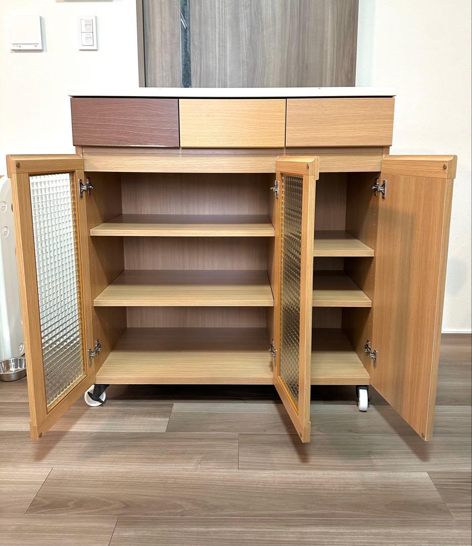 【モモコ】食器棚 ナチュラルウッド(キャスター付き)