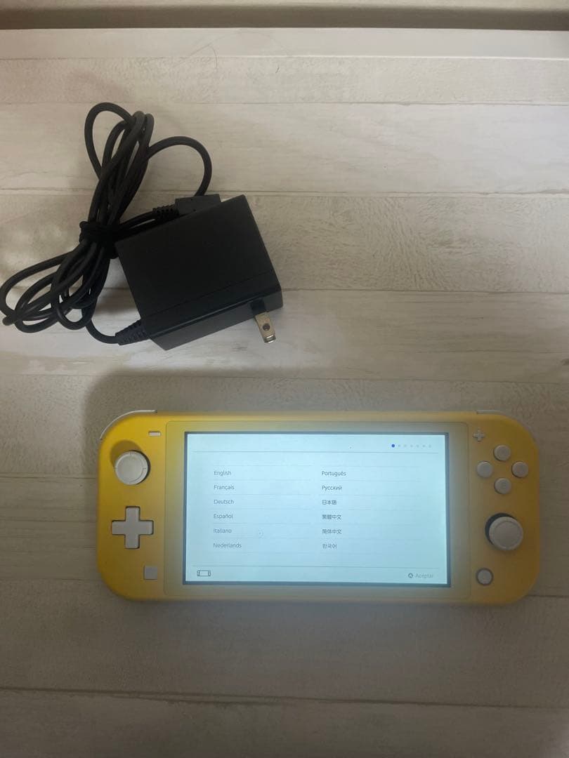 ★動作確認済★ ニンテンドースイッチライト本体イエロー充電器付