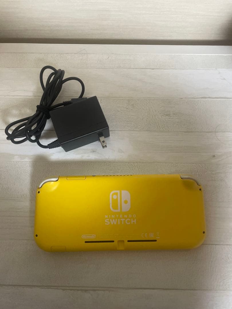 ★動作確認済★ ニンテンドースイッチライト本体イエロー充電器付