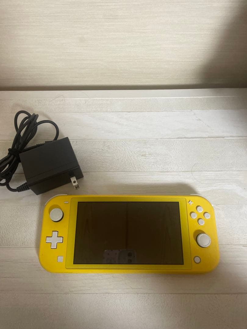★動作確認済★ ニンテンドースイッチライト本体イエロー充電器付