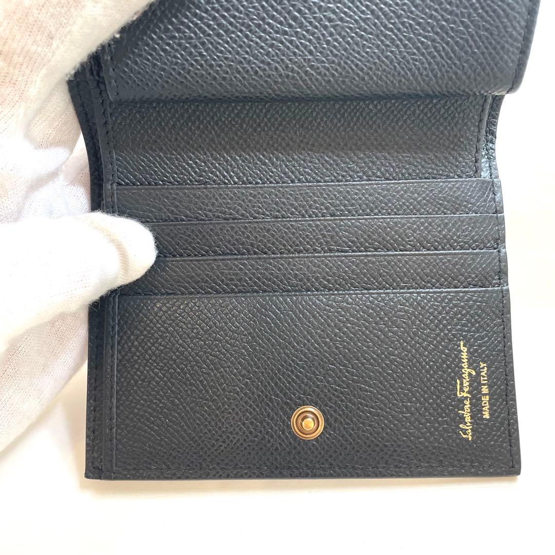 未使用　極美品　フェラガモ　折り財布　二つ折り財布　ガンチーニ　黒　ゴールド　革