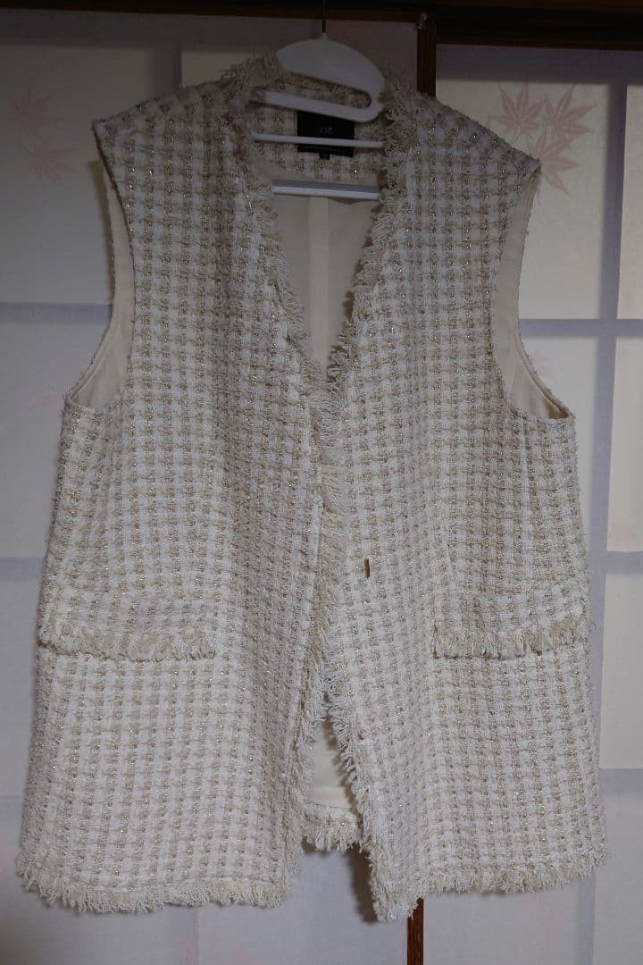 美品 23区アイボリー ツイード ノーカラーベスト XL