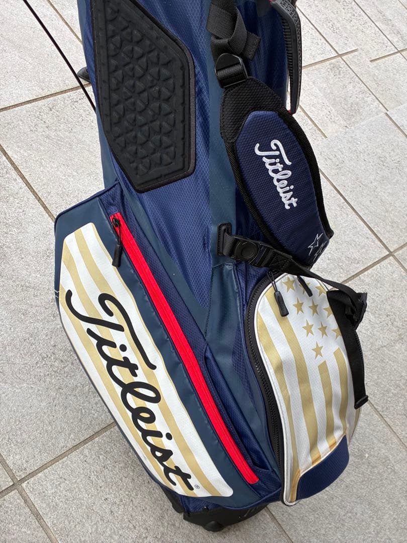 Titleist キャディバッグ 　　　ネイビー/レッド、スタンド式