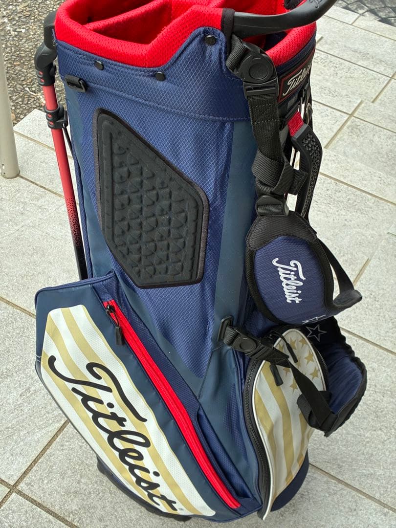Titleist キャディバッグ 　　　ネイビー/レッド、スタンド式
