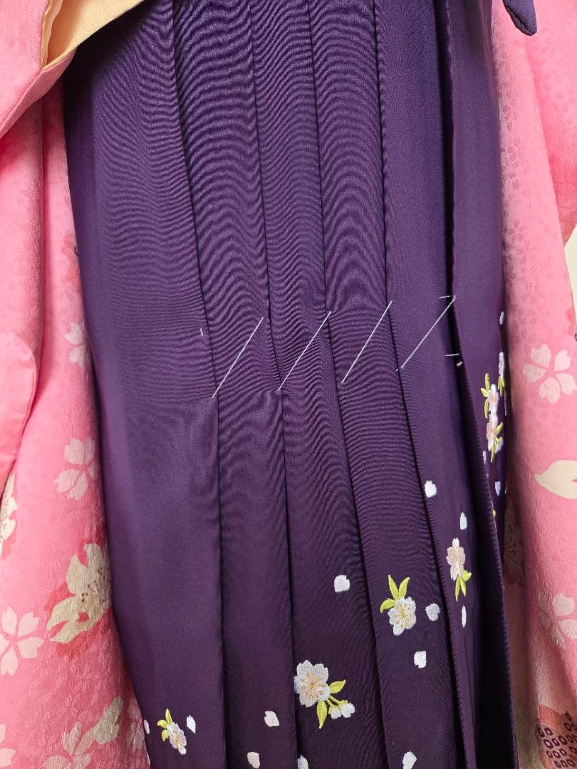 最終お値引き価格です♡新品袴(刺繍入り)&正絹の振り袖(未使用)