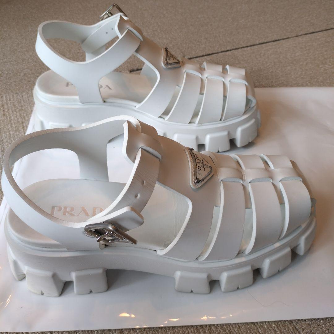 プラダ モノリス ラバー サンダル