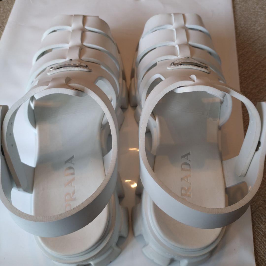 プラダ モノリス ラバー サンダル