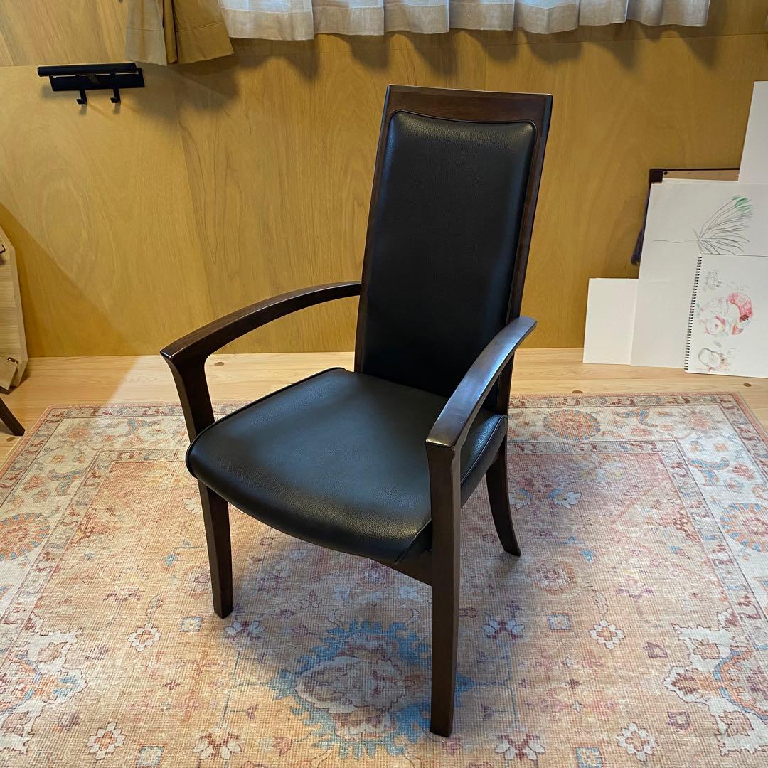 カリモク　direttore 肘付きダイニングチェア