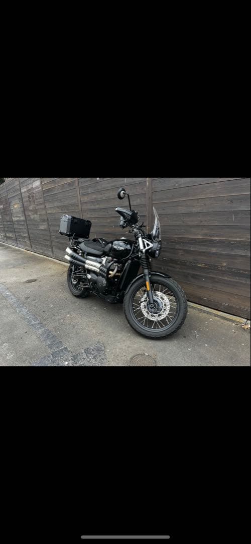 トライアンフストリートスクランブラー　unit garage ウィンドスクリーン