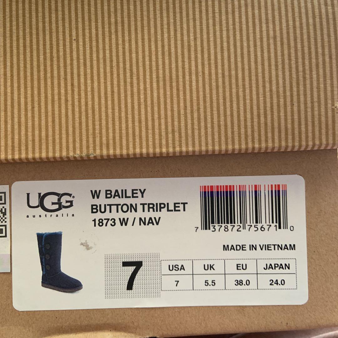 UGG アグ トリプルベイリーボタン・ムートンブーツ