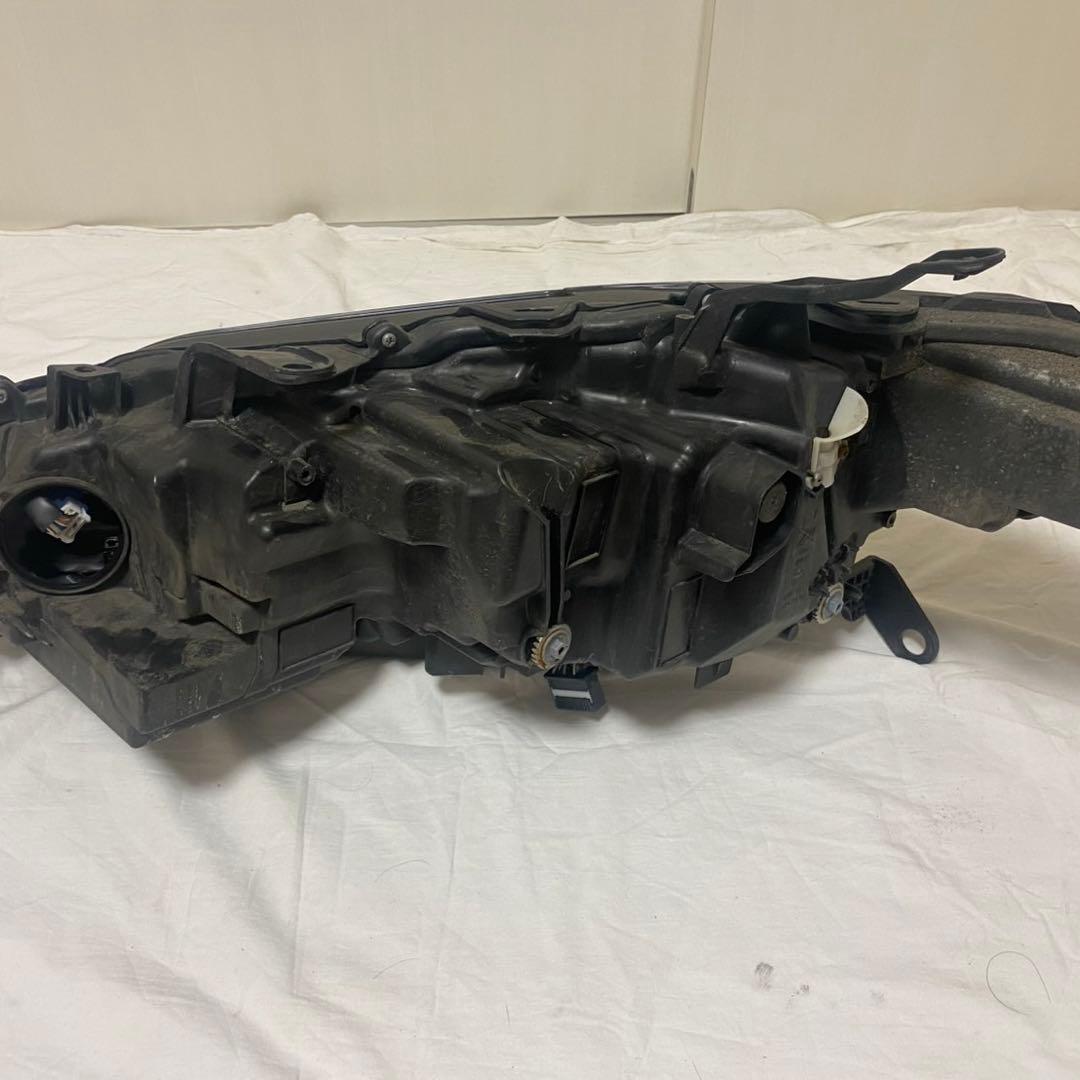 AZSH21 /220系クラウン　右ヘッドライト　中古