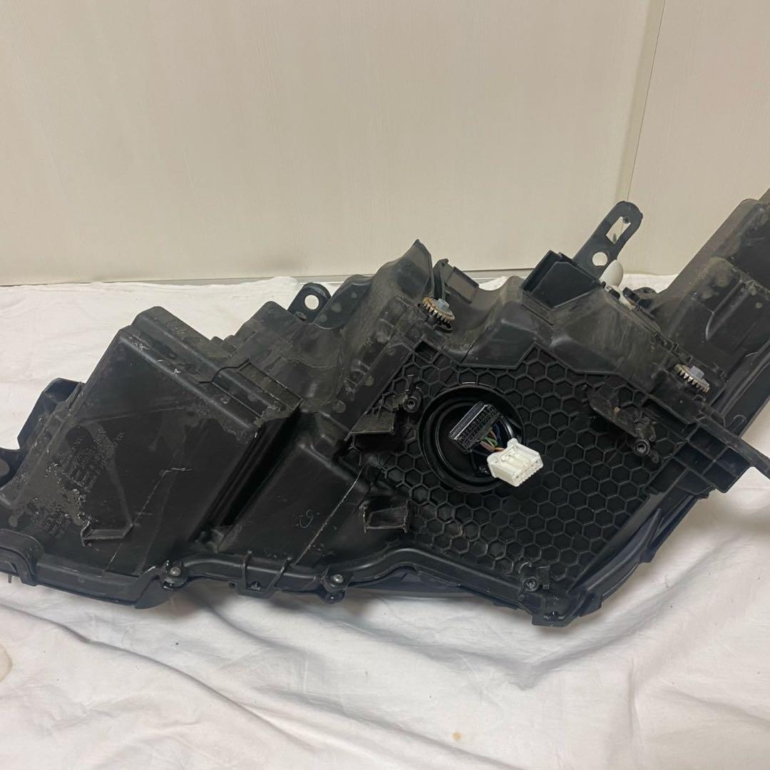 AZSH21 /220系クラウン　右ヘッドライト　中古