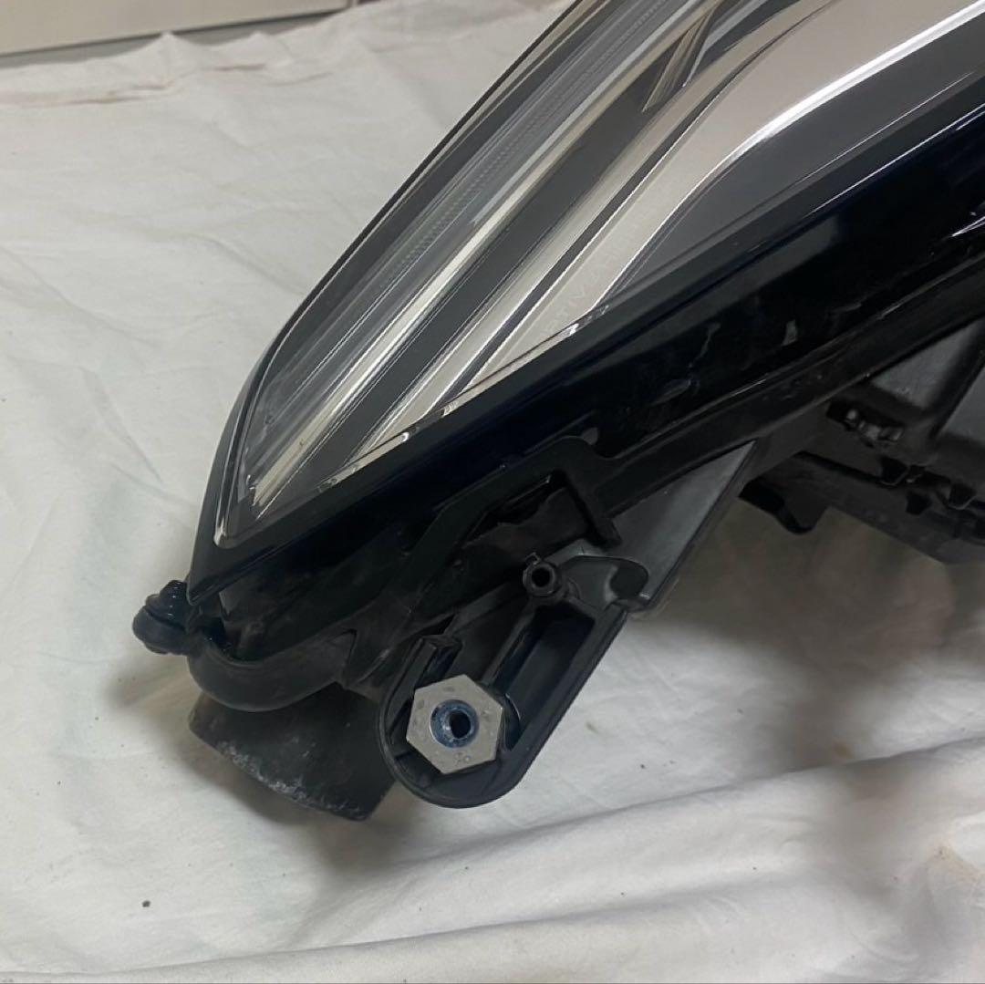 AZSH21 /220系クラウン　右ヘッドライト　中古