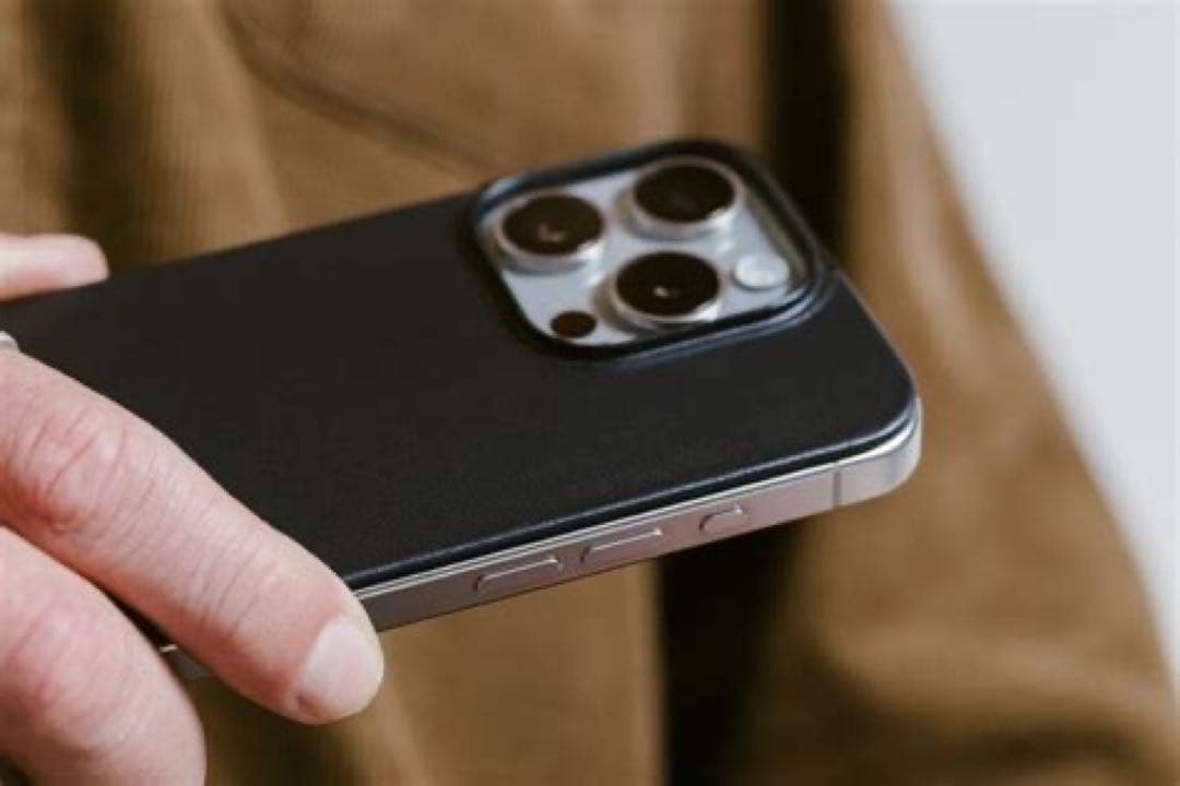 iPhoneアクセサリー NOMAD Magnetic Leather for iPhone 15 Pro