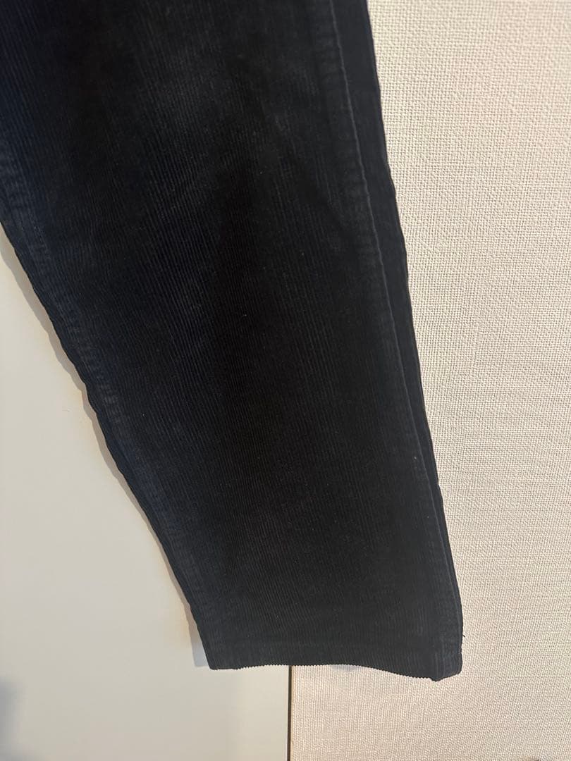 COMOLIコモリ　コーデュロイストレートパンツ