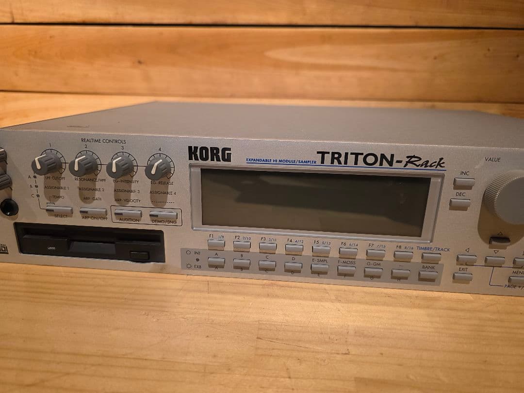 鍵盤楽器 KORG TRITON-Rack