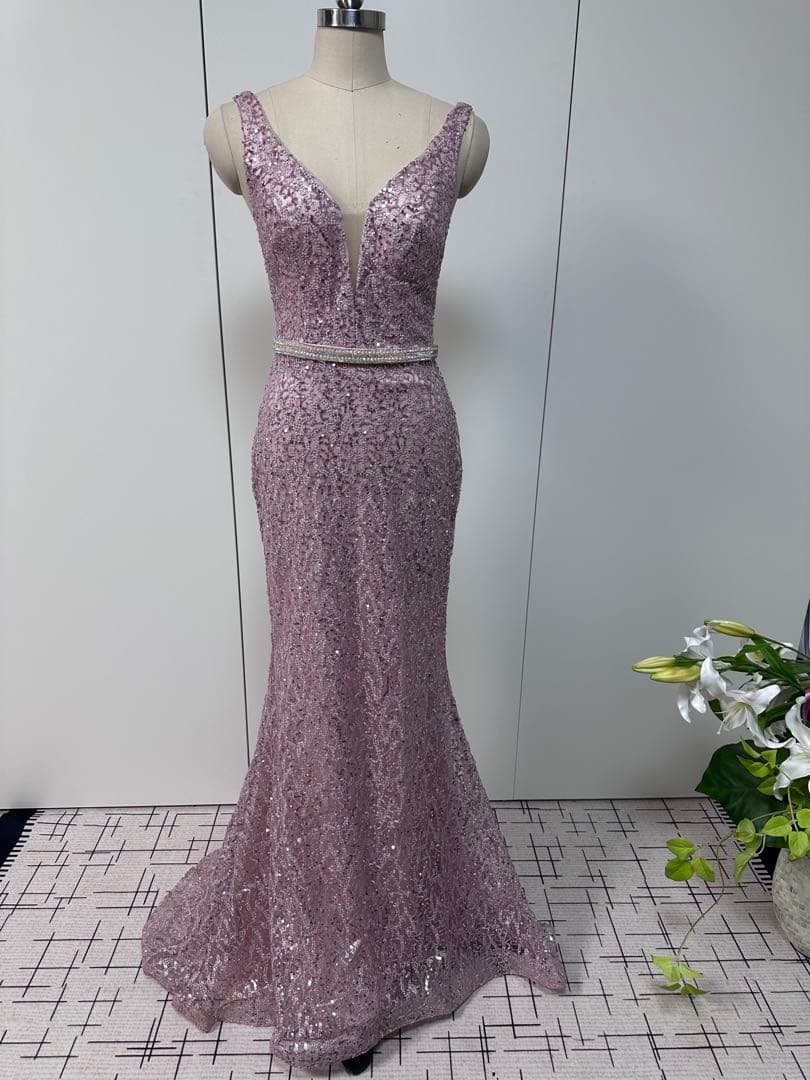 薄いピンク Vネック スパンコールドレス