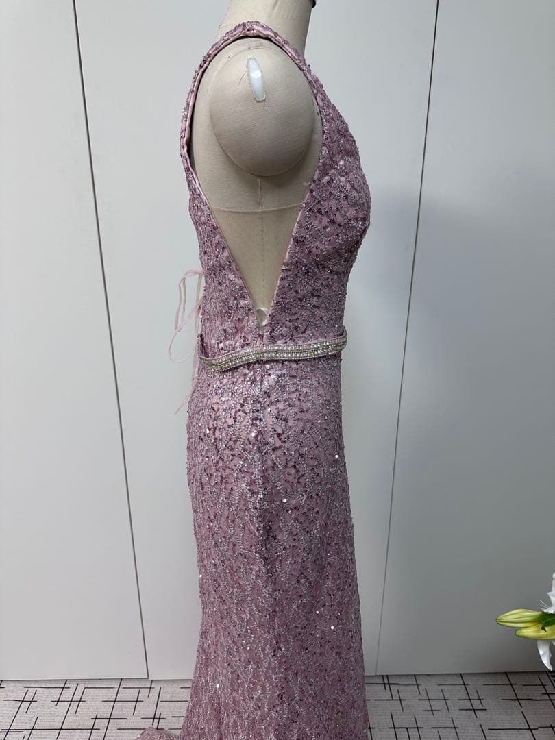 薄いピンク Vネック スパンコールドレス