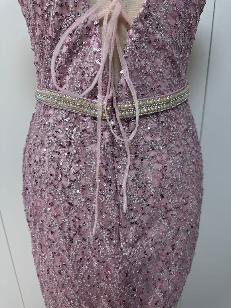 薄いピンク Vネック スパンコールドレス