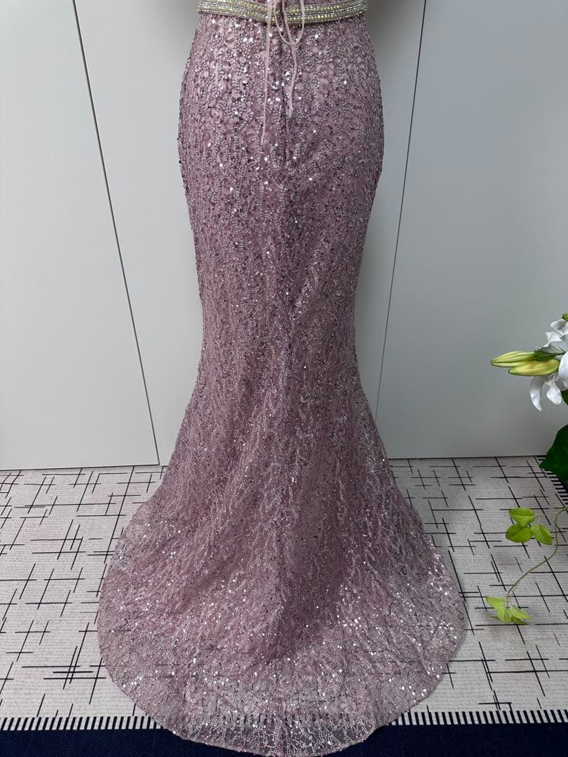 薄いピンク Vネック スパンコールドレス