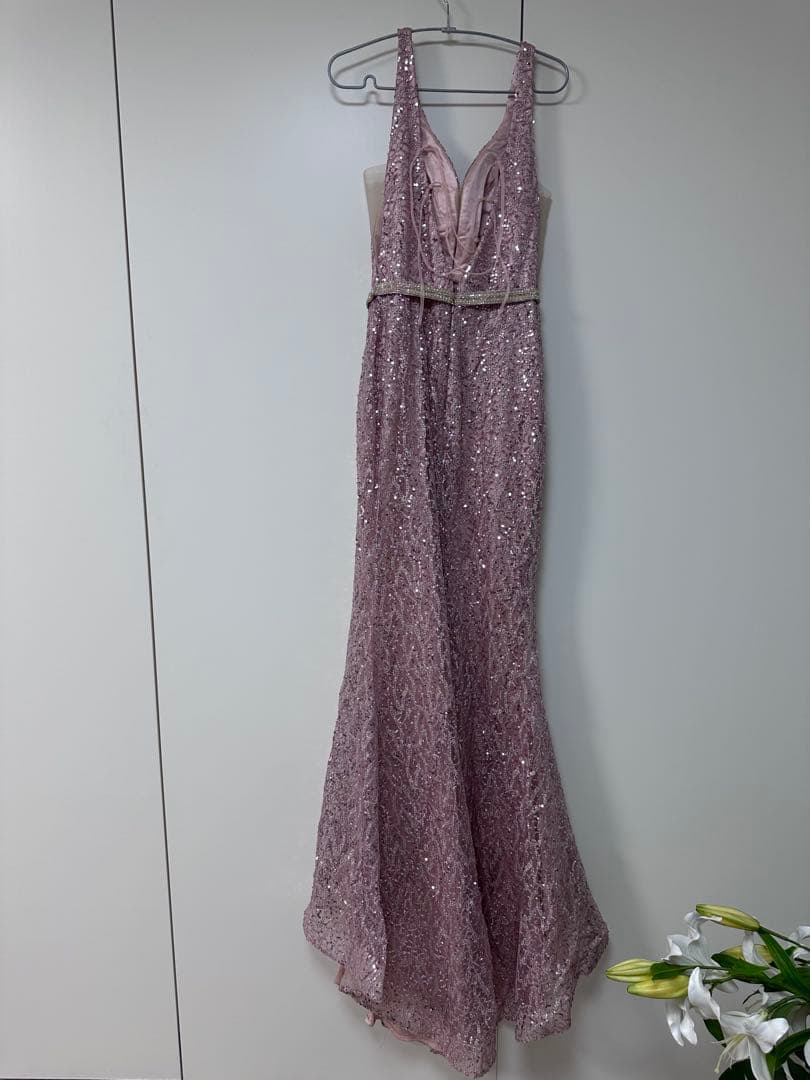 薄いピンク Vネック スパンコールドレス