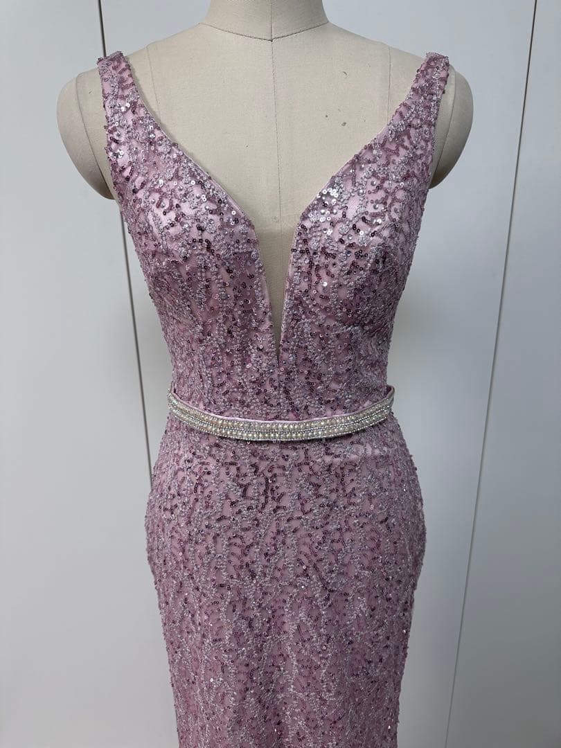 薄いピンク Vネック スパンコールドレス