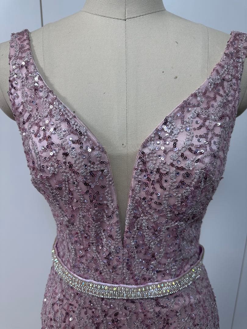 薄いピンク Vネック スパンコールドレス