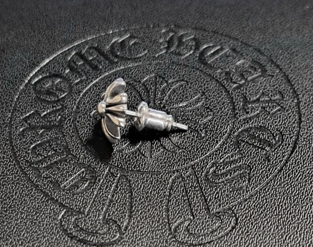 CHROME HEARTS CHプラス スタッド ピアス 片耳