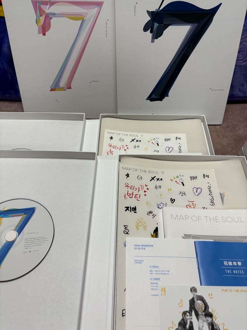 BTS アルバム　33枚　トレカ・ポストカード　49枚　纏め売り