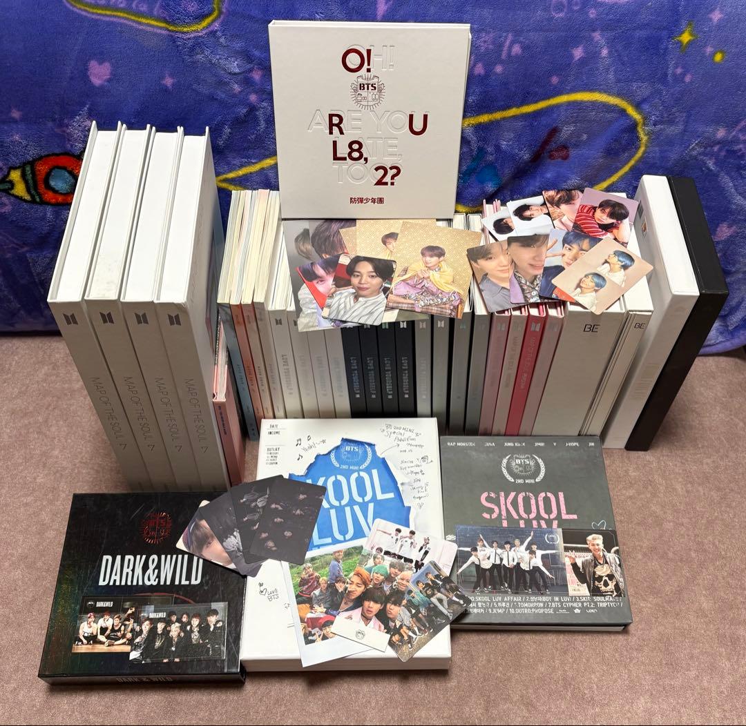 BTS アルバム　33枚　トレカ・ポストカード　49枚　纏め売り