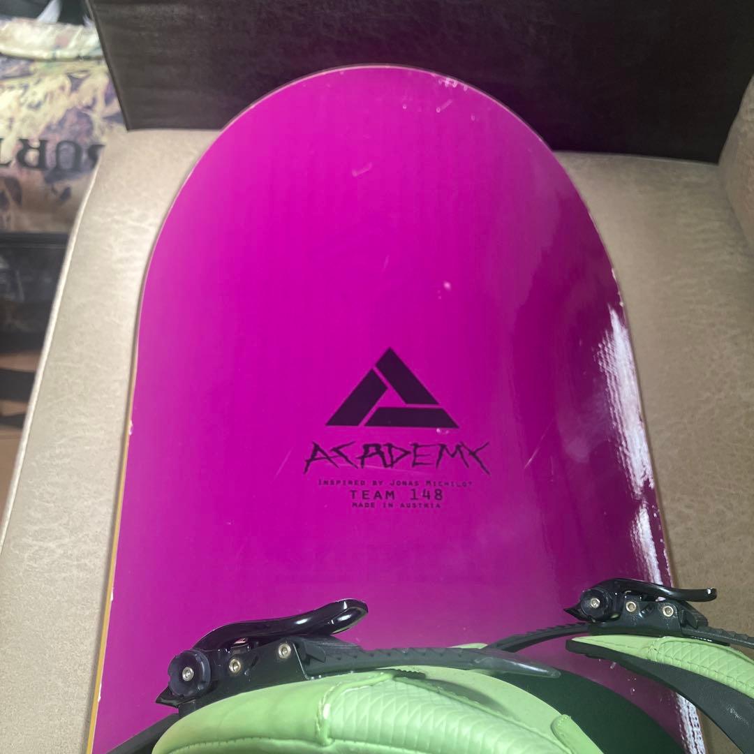 ACADEMY TEAM 148 × BURTON CARTEL M