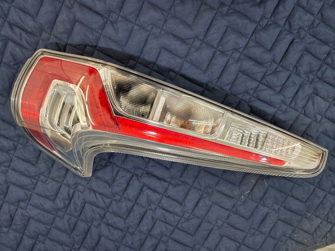 B21 11 デイズEKカスタムEKワゴン　後期LED クリアテール