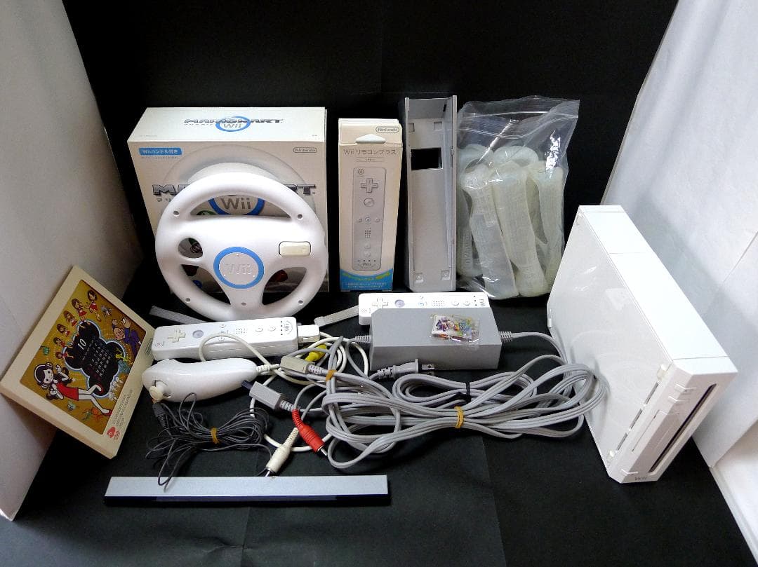 任天堂 Wii 本体とソフト８本と別売り付属品、限定品付き