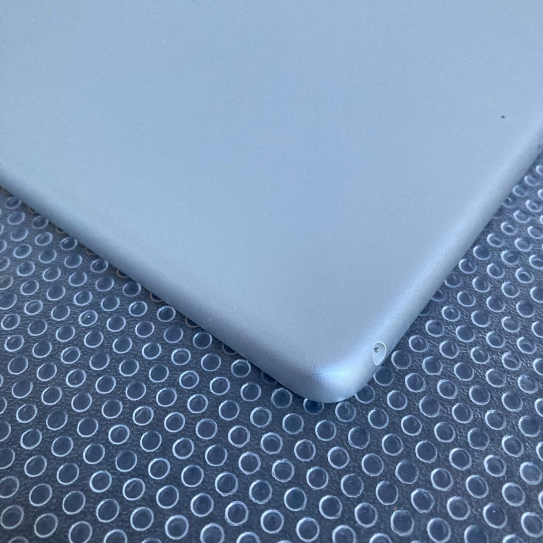762 外観美品☆電池ほぼ新品☆iPad8 第8世代 32GB WIFIモデル☆