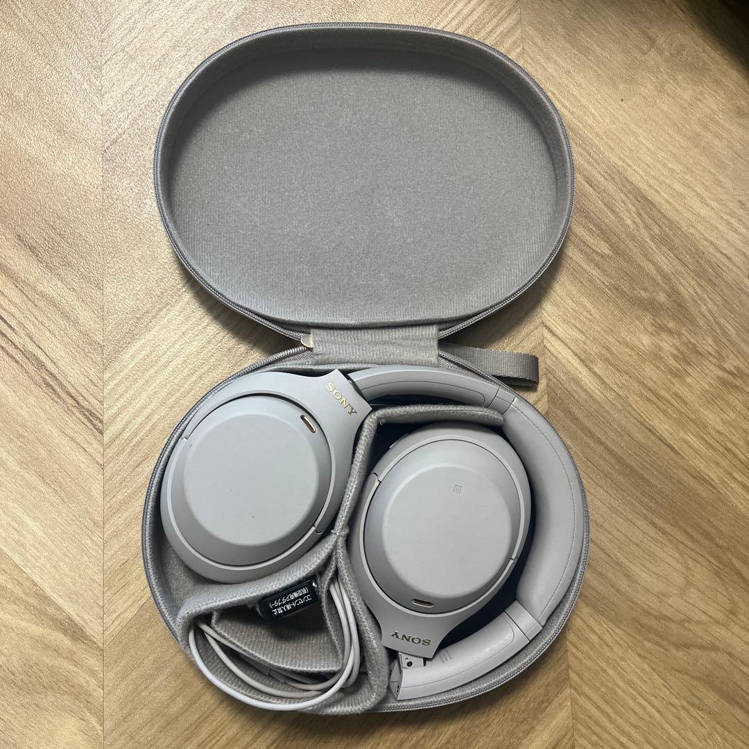 【美品】SONYワイヤレスヘッドホン　WH-1000XM4 [プラチナシルバー]