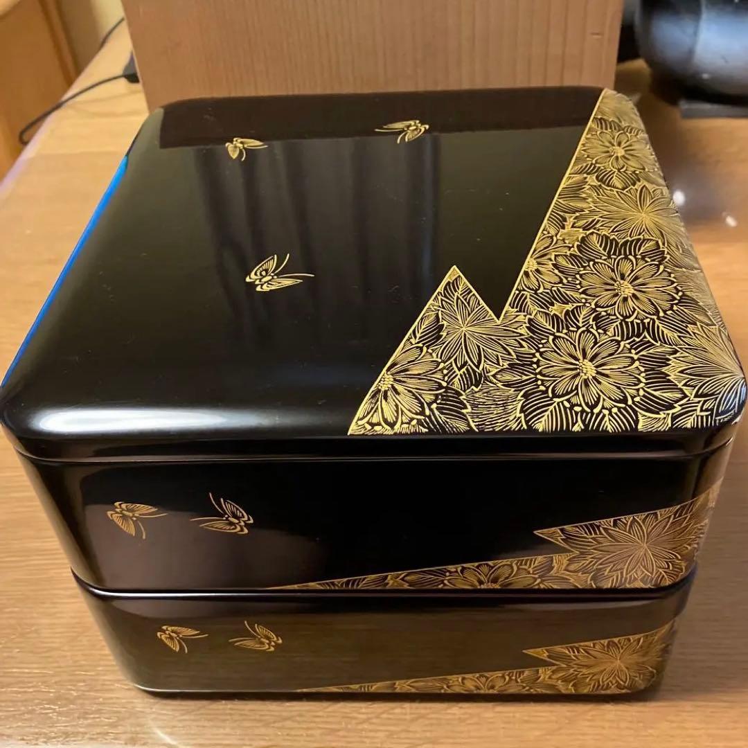 宮*子様 【ほぼ新品】輪島塗 漆器 重箱 二段 黒 金色蝶模様