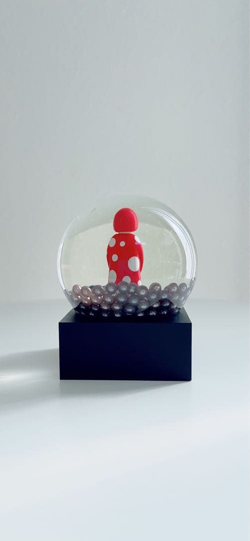 草間彌生　MOMA スノードーム