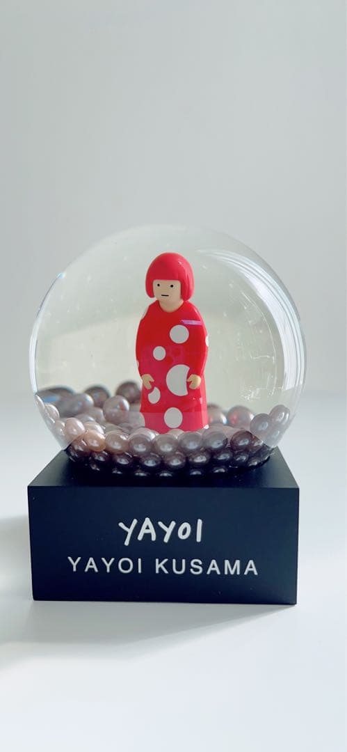 草間彌生　MOMA スノードーム