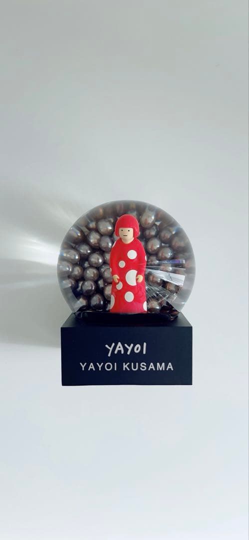 草間彌生　MOMA スノードーム