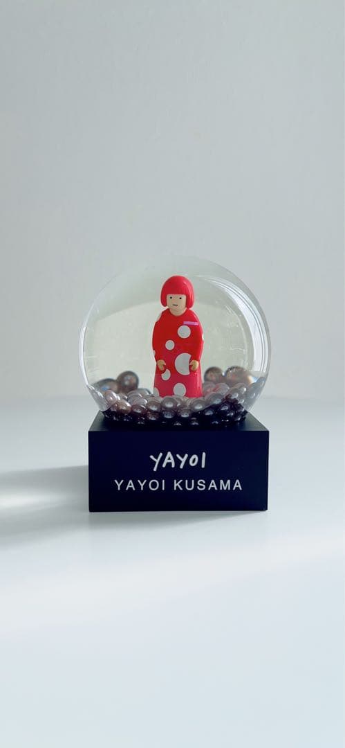 草間彌生　MOMA スノードーム