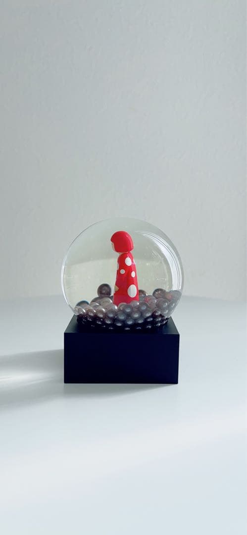 草間彌生　MOMA スノードーム